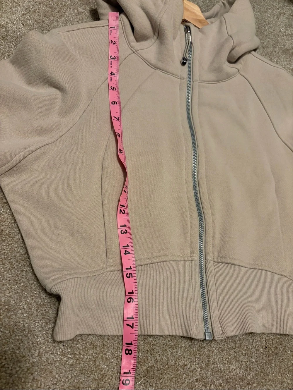 Lululemon Scuba Cropped Hoodie / Size 8 / Mojave Tan